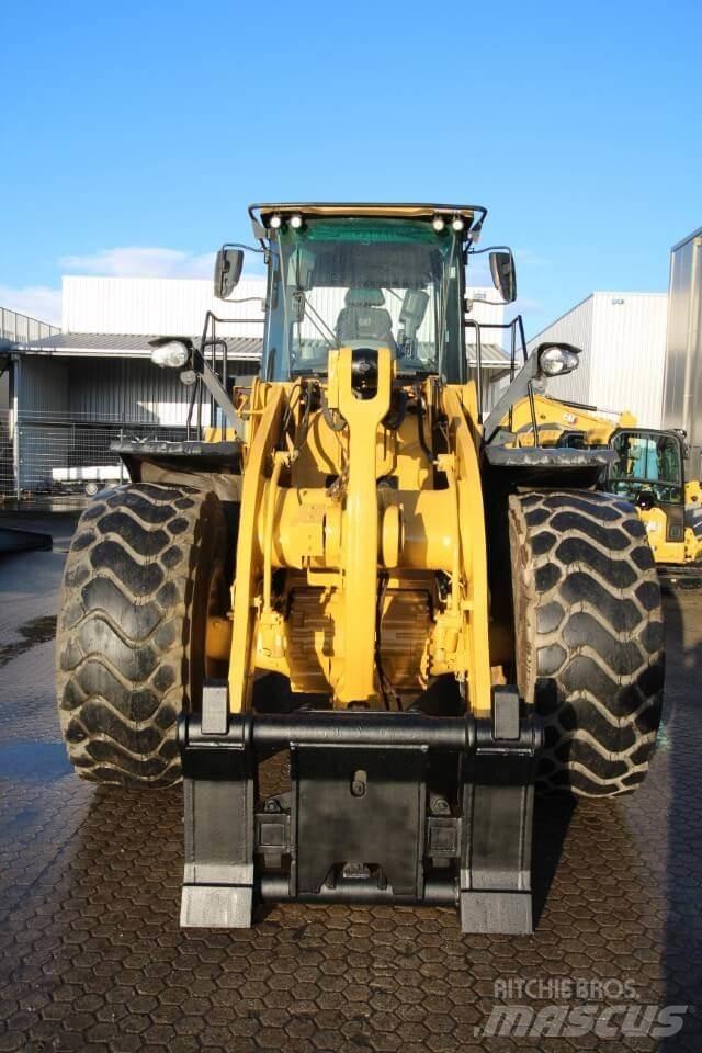 CAT 966M Фронтальные погрузчики