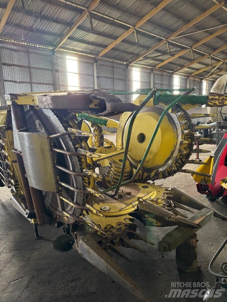 John Deere 7250 Прицепные кормоуборочные комбайны