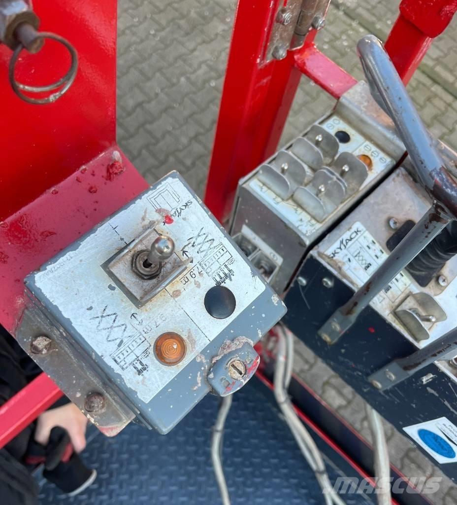 SkyJack SJ 6832 RT Ножничные подъемники