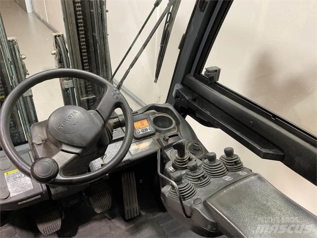 Toyota 52-8FDF30 Дизельные погрузчики
