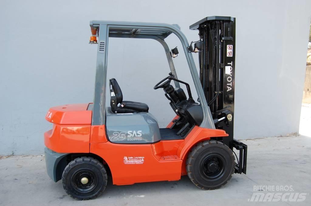 Toyota 7 FD 25 Дизельные погрузчики