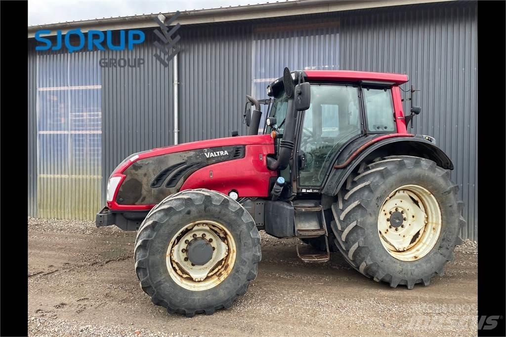 Valtra T153 Трактора
