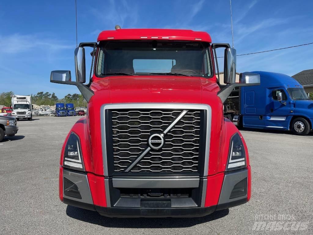 Volvo VNL64T300 Седельные тягачи