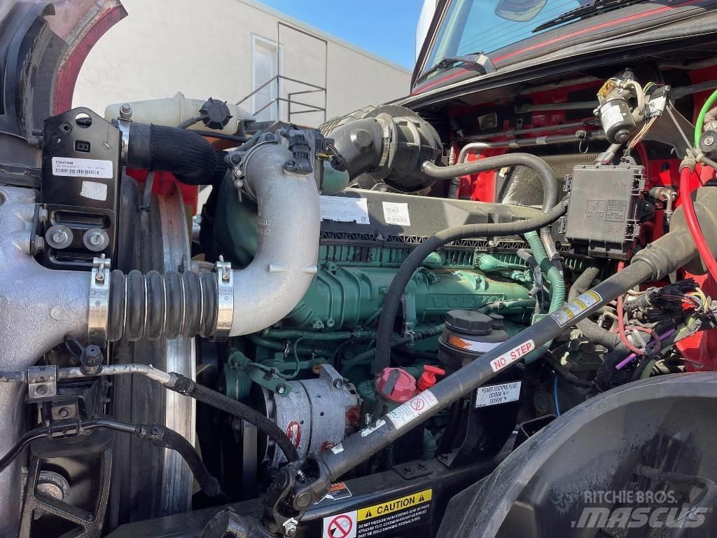 Volvo VNL64T300 Седельные тягачи