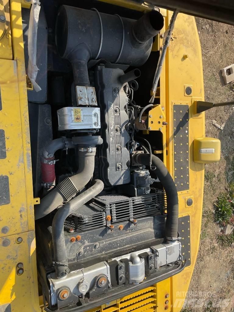 Komatsu 210 Гусеничные экскаваторы