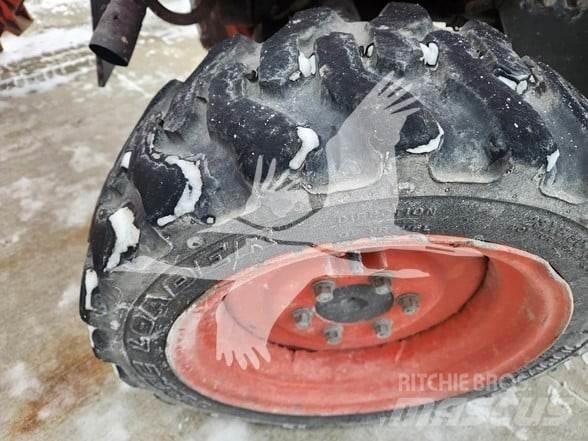 Kubota B26 Экскаваторы-погрузчики