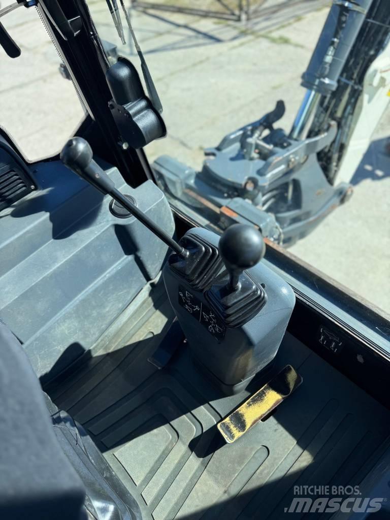 Terex TLB 890 Экскаваторы-погрузчики
