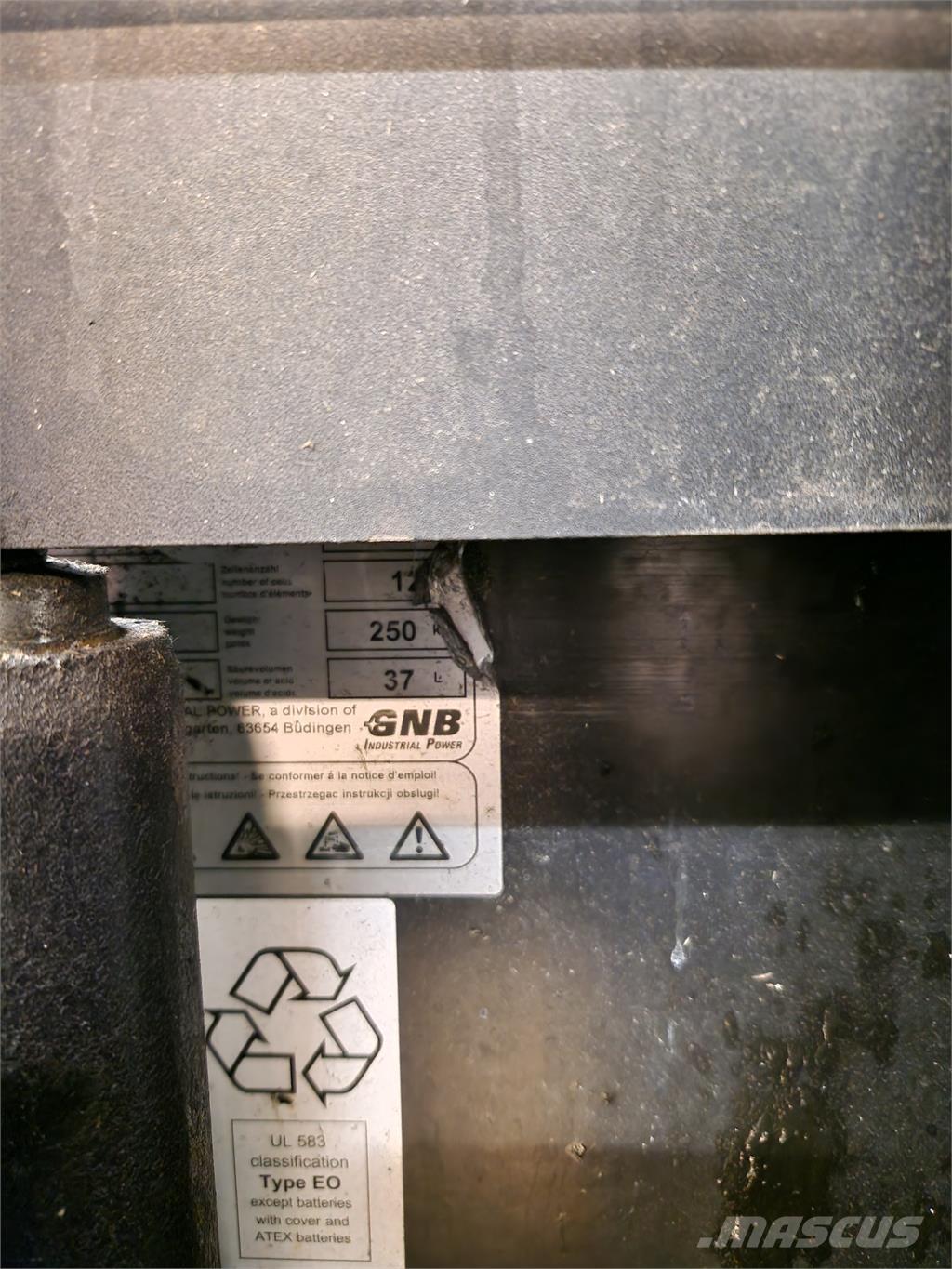 Toyota SPE120L Самоходные электроштабелёры