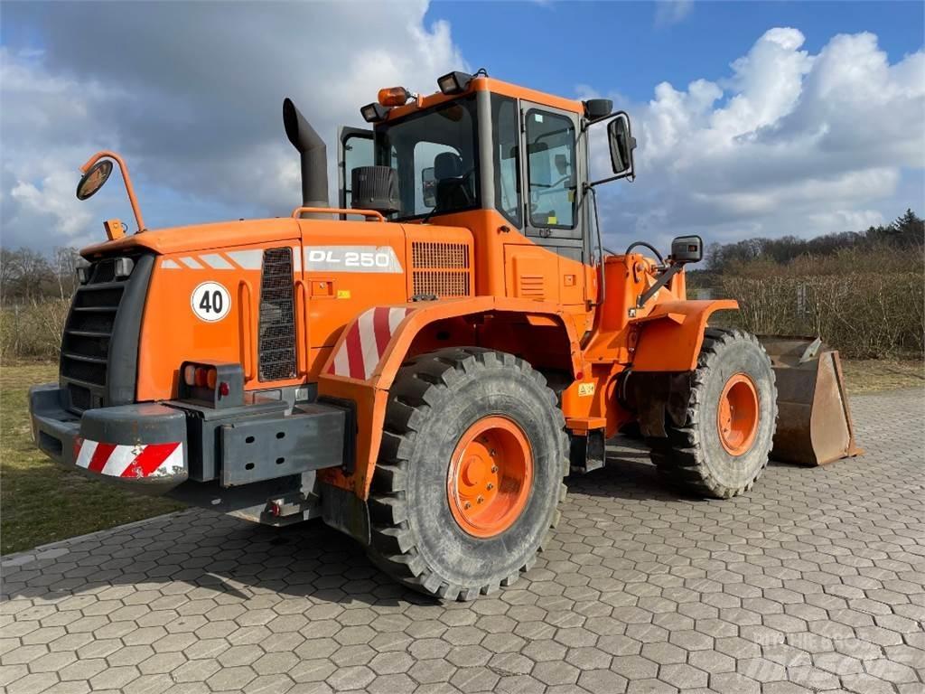 Doosan DL250 Фронтальные погрузчики