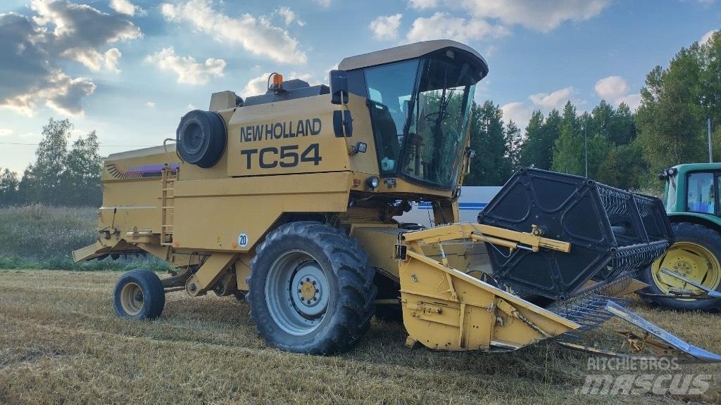 New Holland TC 54 Зерноуборочные комбайны