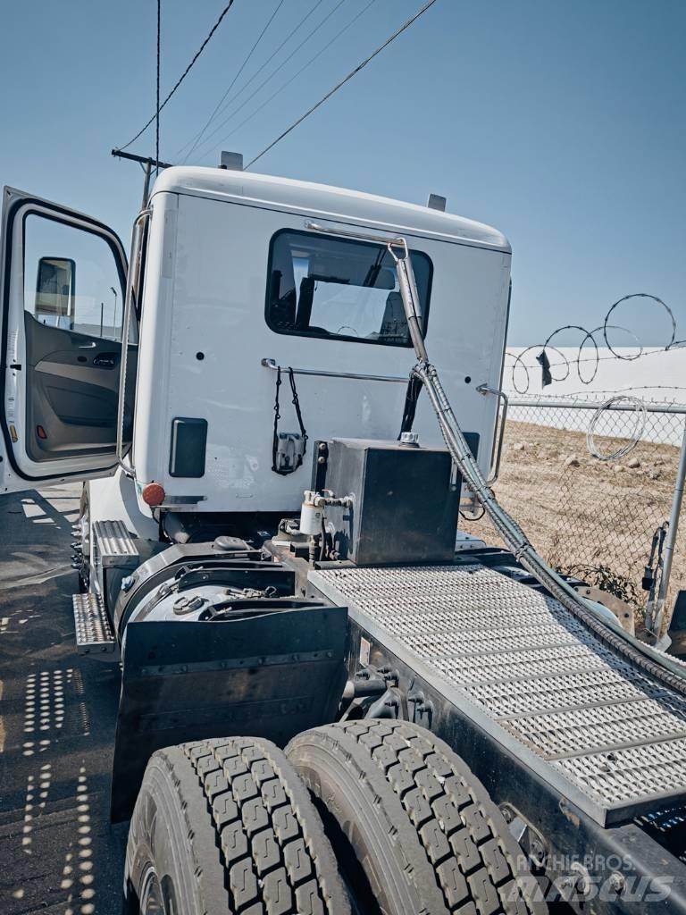 Peterbilt 579 Автовозы