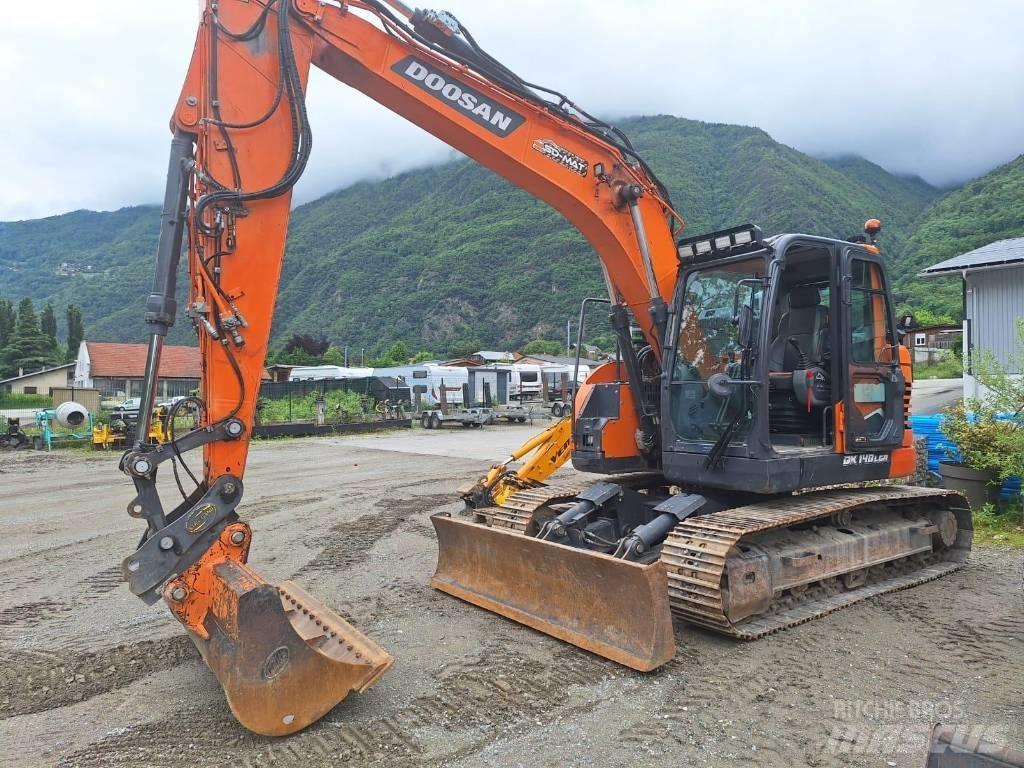 Doosan DX 140 LCR-7 Гусеничные экскаваторы