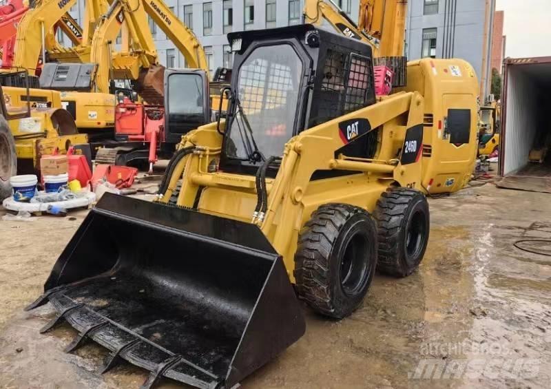 CAT 246 D Мини-погрузчики