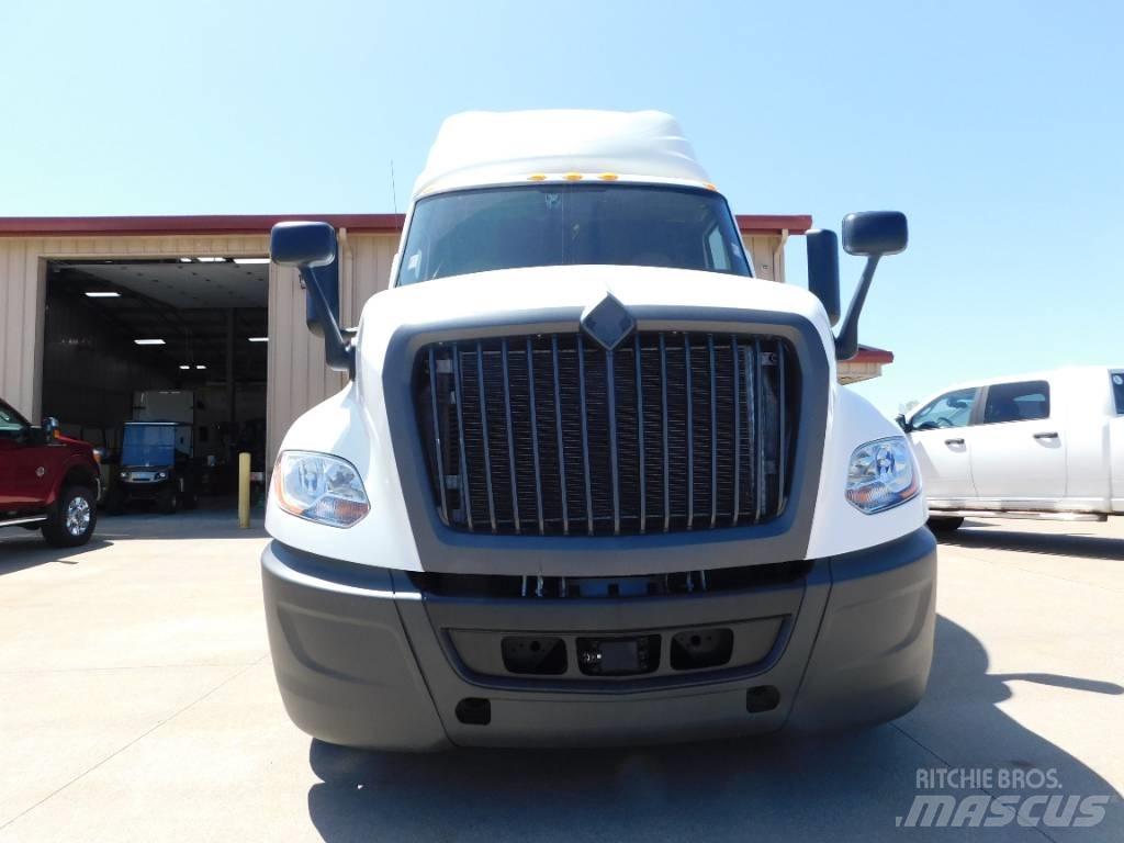 International LT 625 Седельные тягачи