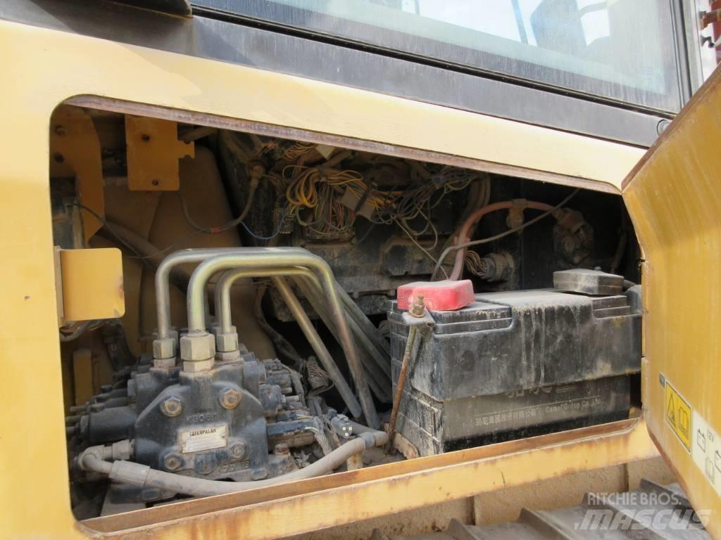 CAT D5K Гусеничные бульдозеры