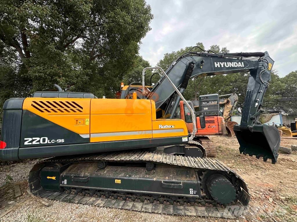 Hyundai Robex 220-9 Гусеничные экскаваторы