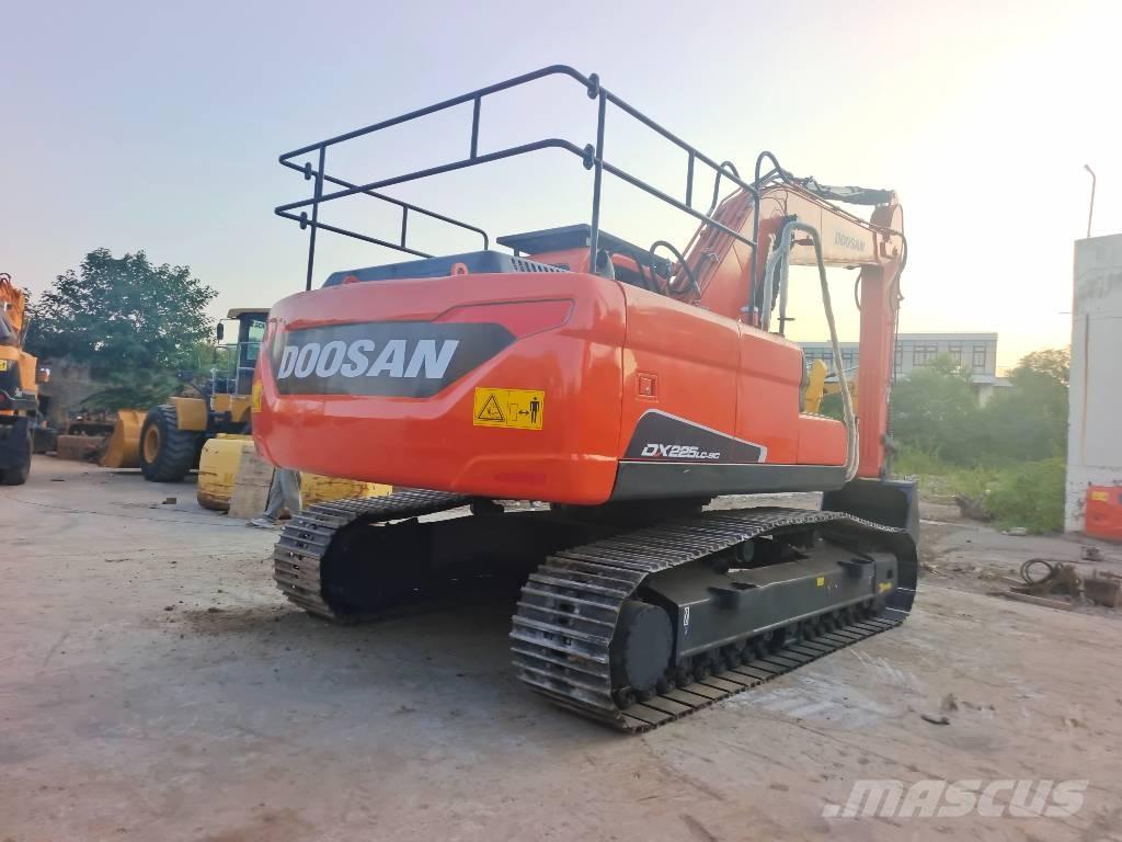 Doosan DX 225 LC Гусеничные экскаваторы