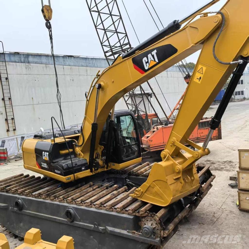 CAT 320 D Экскаваторы-амфибии