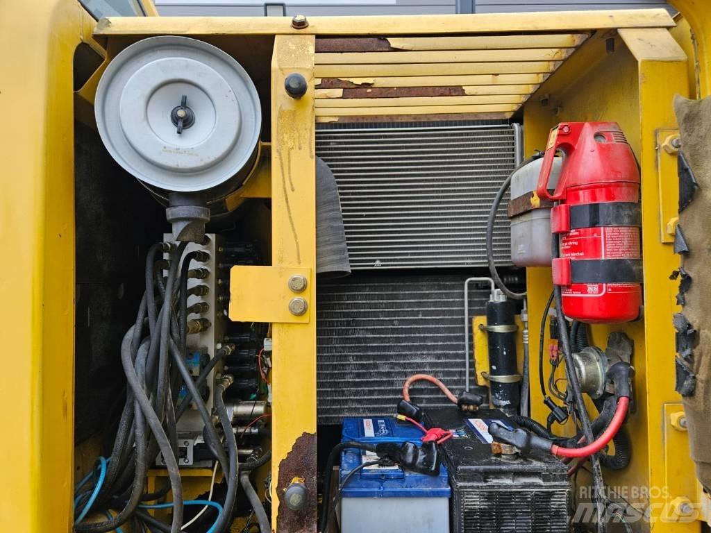 Komatsu PW 130ES-6K Колёсные экскаваторы
