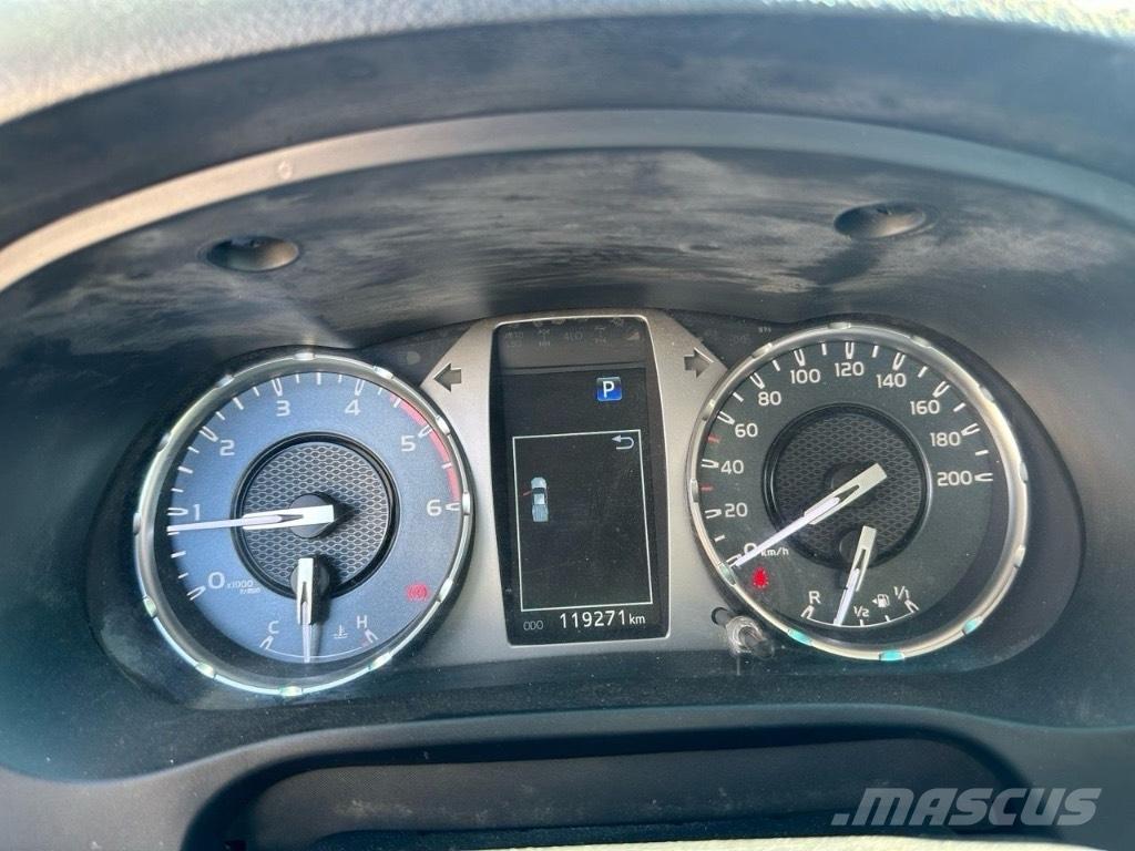 Toyota Hilux Легковые автомобили