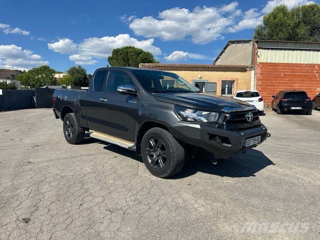 Toyota Hilux Легковые автомобили