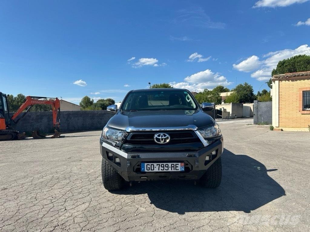 Toyota Hilux Легковые автомобили