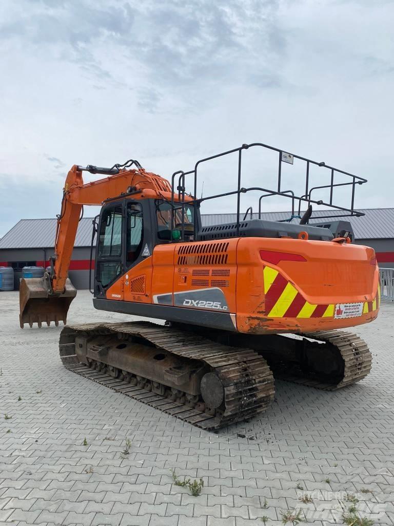 Doosan DX 225 LC Гусеничные экскаваторы