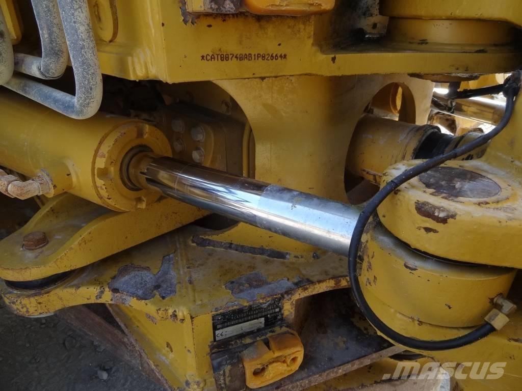 CAT 740 Шарнирно-сочленённые самосвалы