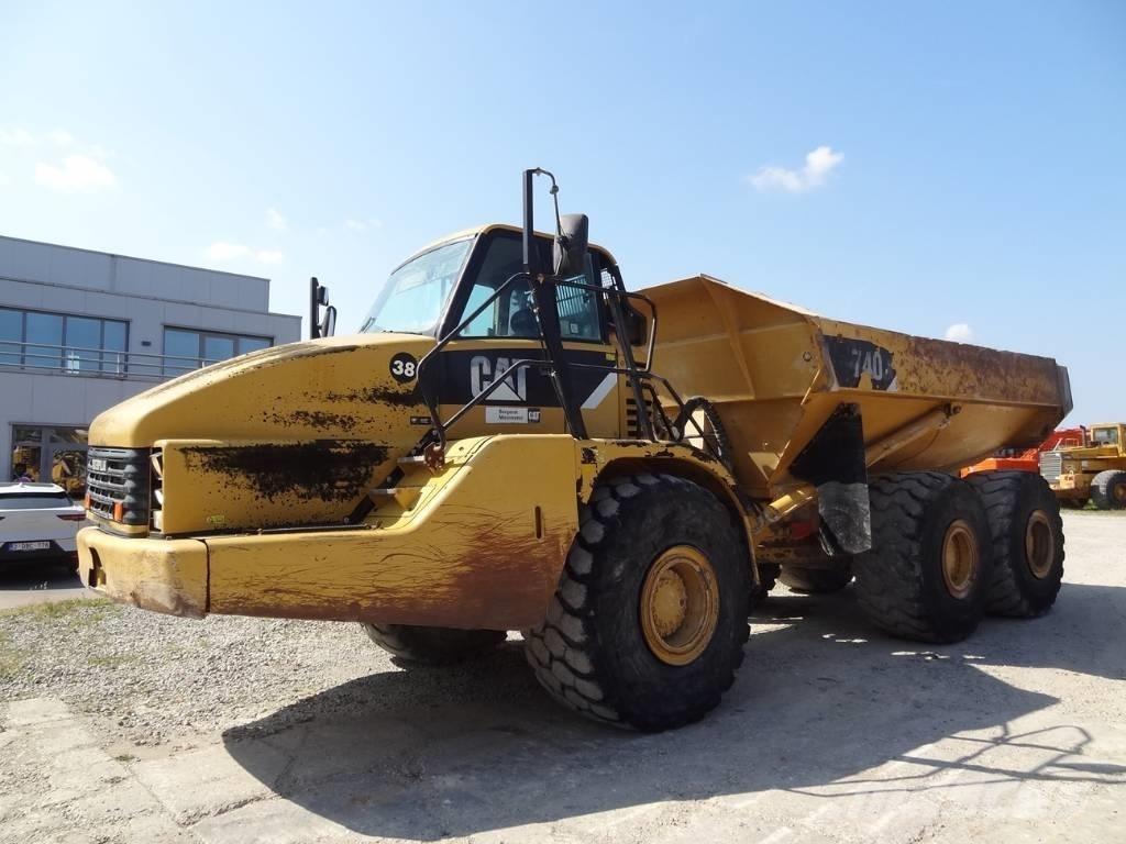 CAT 740 Шарнирно-сочленённые самосвалы
