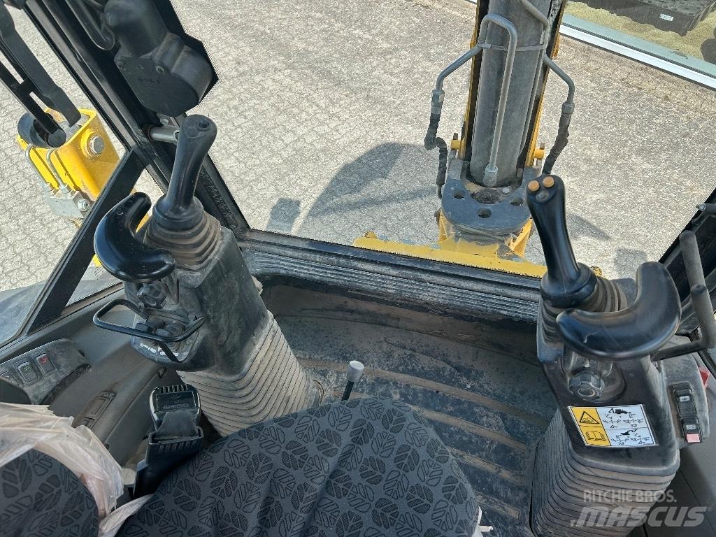 New Holland B 100 C Экскаваторы-погрузчики
