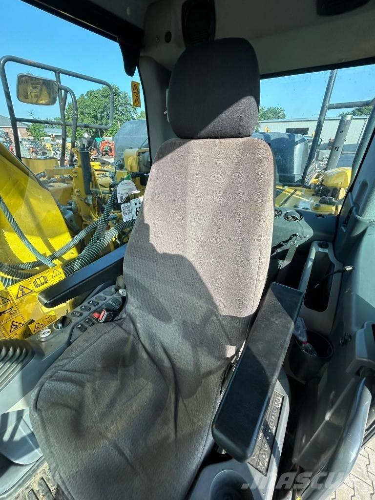 Komatsu PC 210 LC-11 Гусеничные экскаваторы