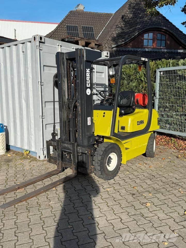 Clark CMP 25 L Газовые погрузчики