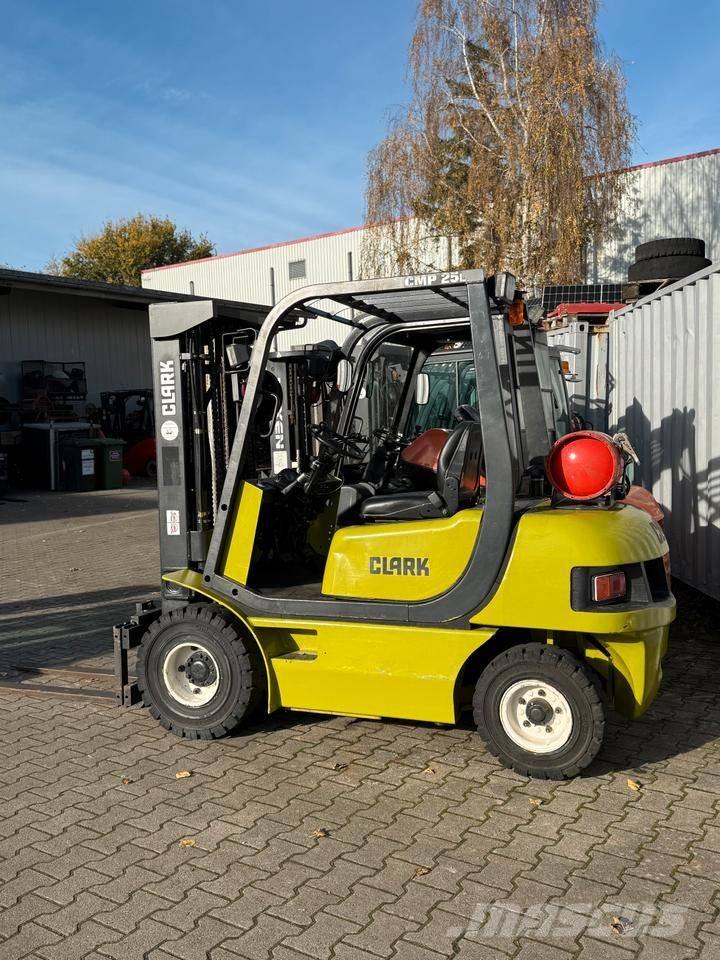 Clark CMP 25 L Газовые погрузчики