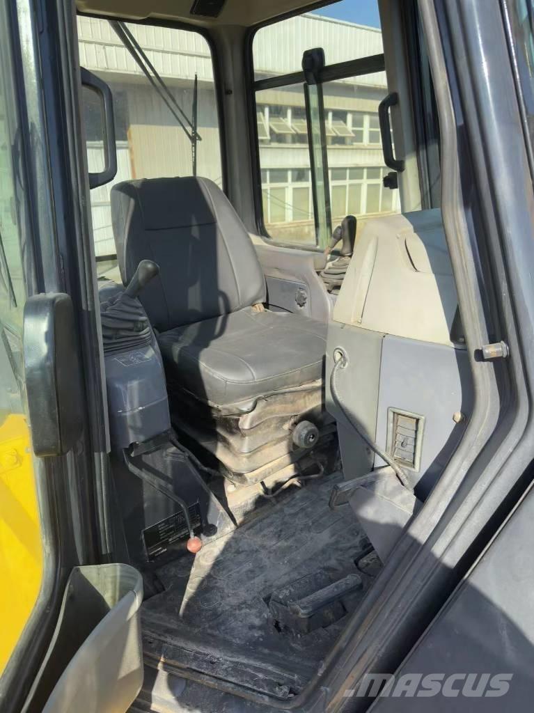 Komatsu D 85 EX-18 Гусеничные бульдозеры