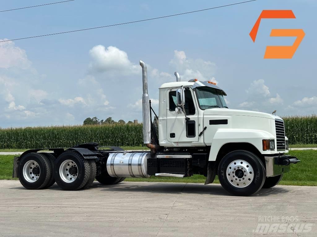 Mack Pinnacle 64ft Седельные тягачи
