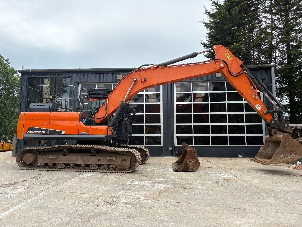 Doosan DX 225 LC-5 Гусеничные экскаваторы