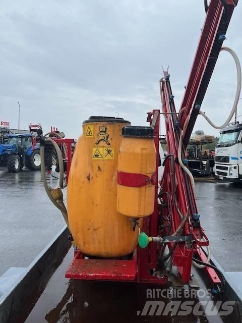 Junkkari 700/12 Навесные опрыскиватели