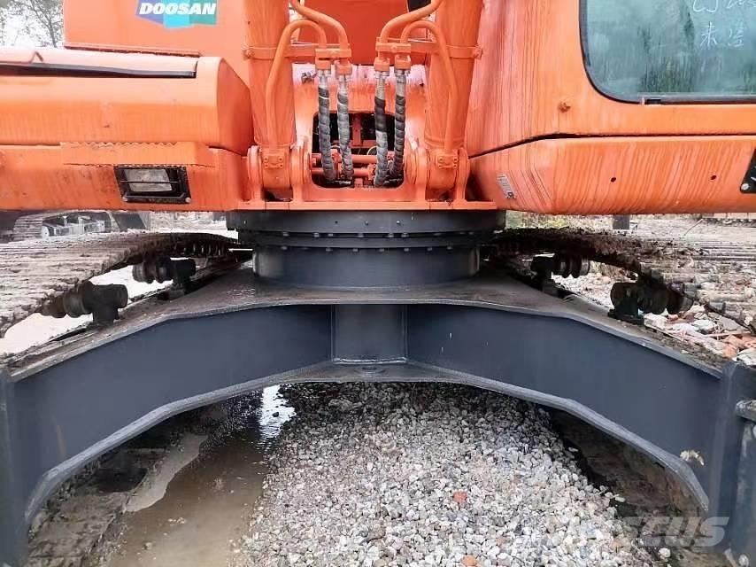 Doosan 225 LC-9 Гусеничные экскаваторы