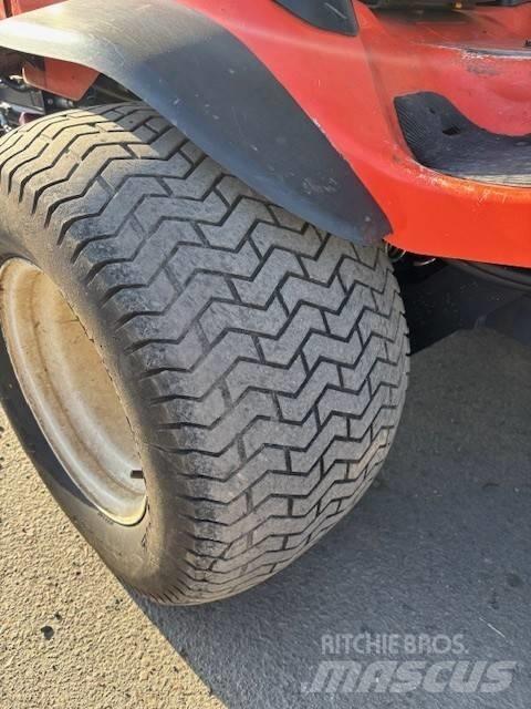 Kubota F 3090 Самоходные газонокосилки