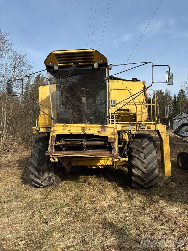 New Holland TX 36 Зерноуборочные комбайны