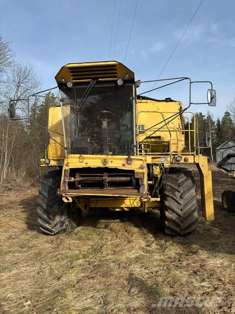 New Holland TX 36 Зерноуборочные комбайны