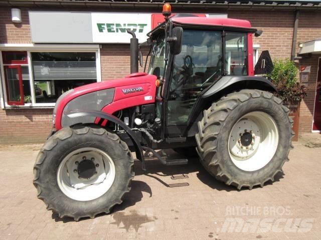 Valtra A93 HITECH Трактора