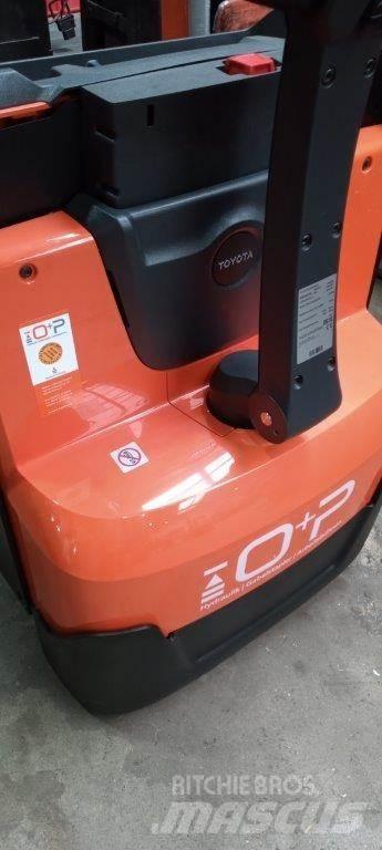 Toyota LWE 200 Ручные электрические тележки