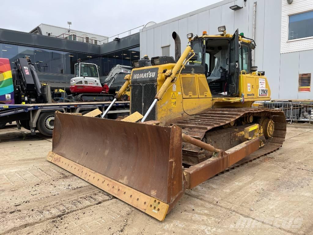 Komatsu D 65 PX-18E0 Гусеничные бульдозеры
