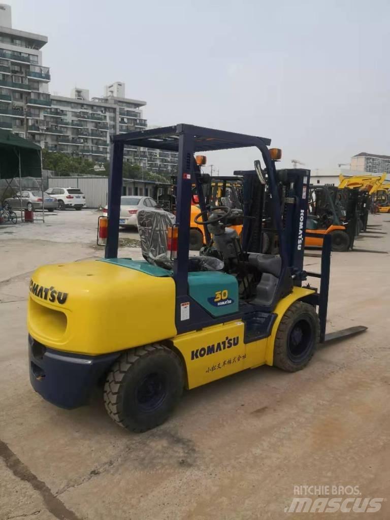 Komatsu FD 30 T-14 Дизельные погрузчики