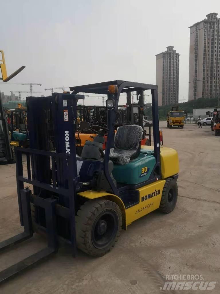 Komatsu FD 30 T-14 Дизельные погрузчики