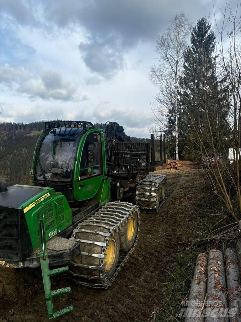 John Deere 1110 E Форвардеры