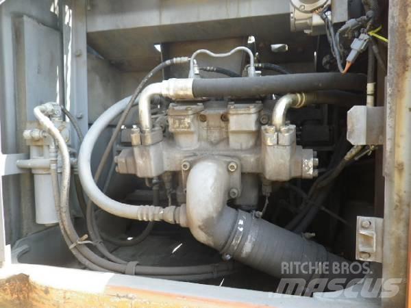 Hitachi EX200-5E Гусеничные экскаваторы