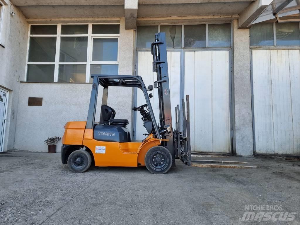Toyota 02-7 FD 25 Дизельные погрузчики