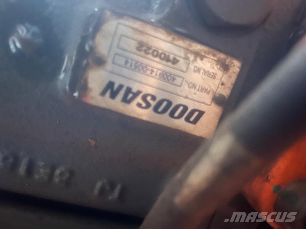 Doosan DX 140 Гусеничные экскаваторы